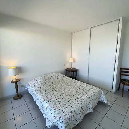 Grand 3 Pieces Avec Terrasse Et Parking A - Fr-1-833-27 *