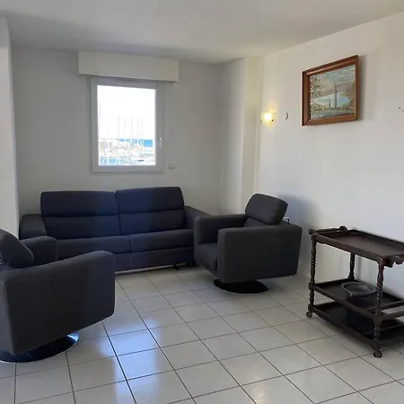Grand 3 Pieces Avec Terrasse Et Parking A - Fr-1-833-27 *