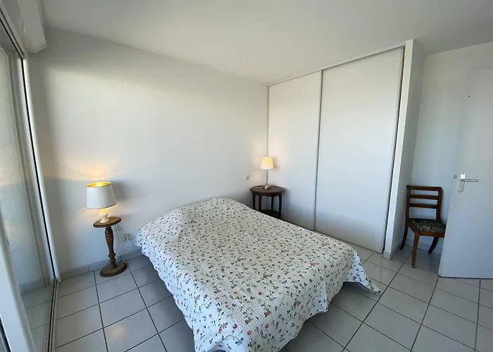 Grand 3 Pieces Avec Terrasse Et Parking A - Fr-1-833-27 *