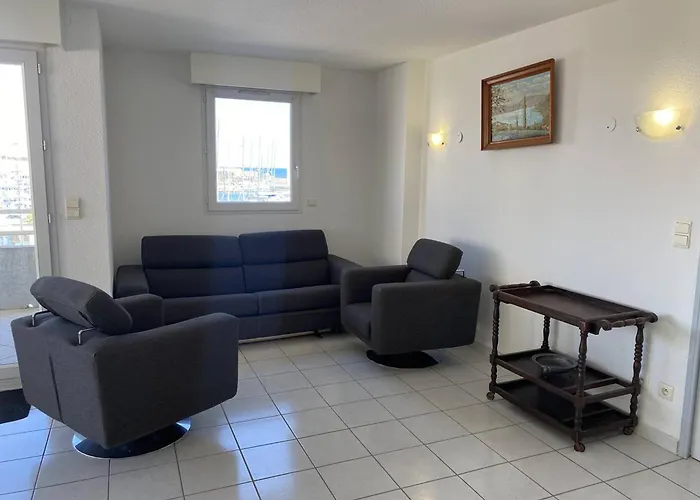Grand 3 Pieces Avec Terrasse Et Parking A - Fr-1-833-27 *