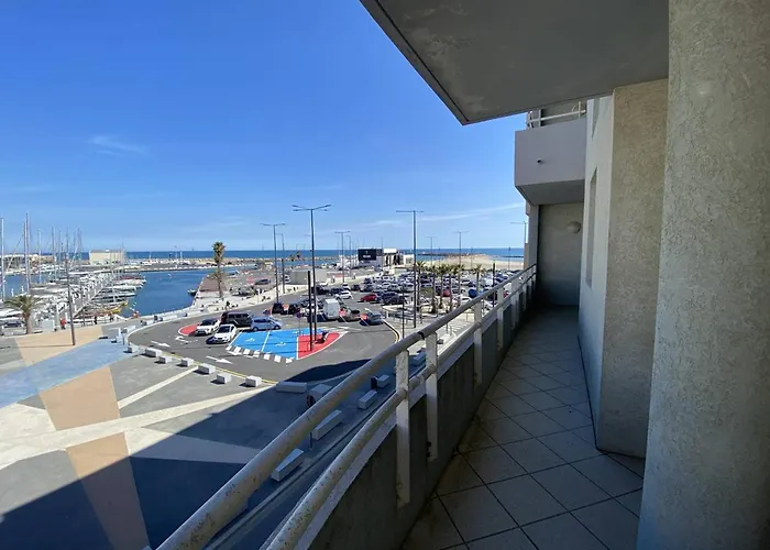 Grand 3 Pieces Avec Terrasse Et Parking A - Fr-1-833-27