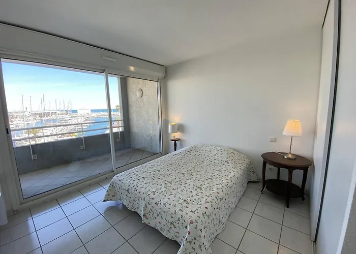 Grand 3 Pieces Avec Terrasse Et Parking A - Fr-1-833-27